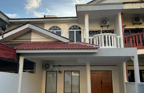 Kuantan Casa | Cosy home at center of Kuantan - 7 min from beach, 5 minutes from shopping mall
