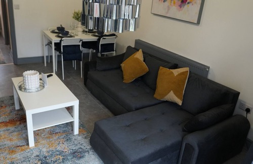 Smethwick Casa | Cosy home away from home. Ideal for families, contractor and more.
