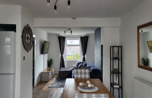 Wyken Apartamento | Cosy Home Ideal for Business, Contractors, Families near Walsgrave Hospital, Shops and M6, A46, Free Parking