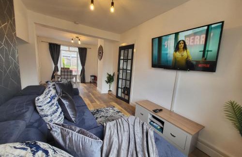Wyken Apartamento | Cosy Home Ideal for Business, Contractors, Families near Walsgrave Hospital, Shops and M6, A46, Free Parking
