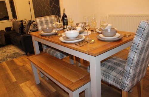 Wyken Apartamento | Cosy Home Ideal for Business, Contractors, Families near Walsgrave Hospital, Shops and M6, A46, Free Parking