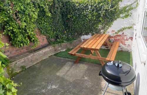 Beverley Casa | Cosy Home in Historical Beverley Town with Parking