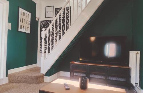 Beverley Casa | Cosy Home in Historical Beverley Town with Parking