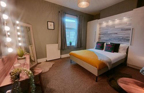 Beverley Casa | Cosy Home in Historical Beverley Town with Parking