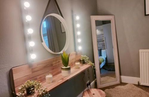 Beverley Casa | Cosy Home in Historical Beverley Town with Parking
