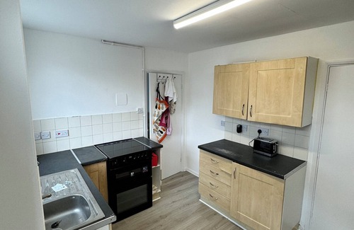 Whitton Casa | Cosy Home is located in a lovely town in Twickenham.