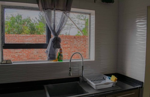 Harare Casa | Cosy home near airport comfy beds family friendly entire house