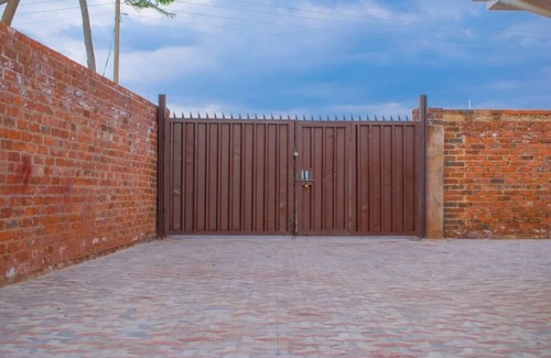 Harare Casa | Cosy home near airport comfy beds family friendly entire house