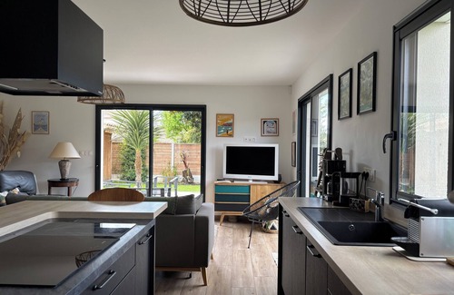 Andernos-les-Bains Casa | Cosy house 5 minutes from the Bétey beach, shops and cycle paths.