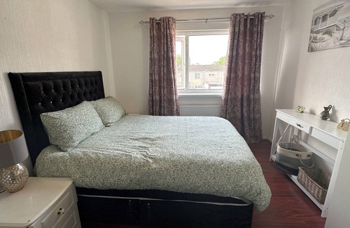 Llanedeyrn Casa | Cosy house in residential area