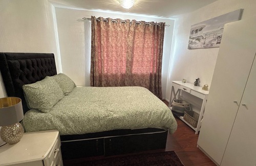 Llanedeyrn Casa | Cosy house in residential area