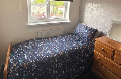 Llanedeyrn Casa | Cosy house in residential area