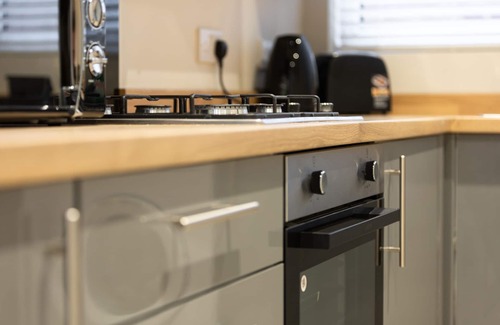 Runcorn Casa | Cosy House in Runcorn: Perfect for Families & Business Travelers! Free Parking