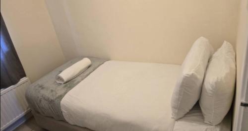 Milton Keynes Apartamento | Cosy House- Sleeps 7 Centrally Located Free Parking, Fast WIFI Smart Tv with Sky and Netflix Business Travellers Relocators Leisure Welcome