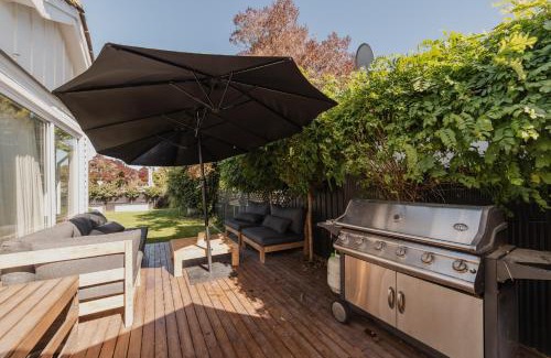Somerfield Casa | Cosy House with Garden and Hot Tub - Pet Friendly