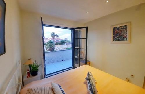 Creixell Apartamento | Cosy house with garden infront of the sea