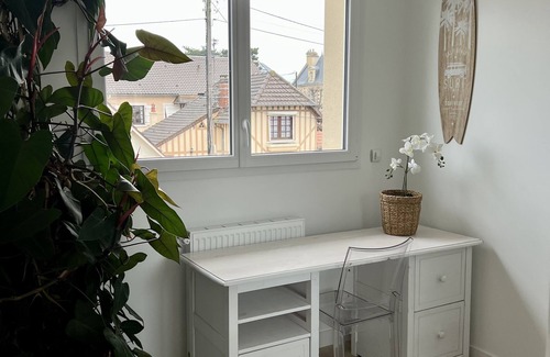 Ouistreham Casa | Cosy house with heated pool on the seafront
