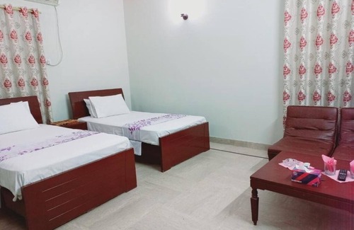 Gulshan-E-Jamal Hotel | Cosy Inn Guest House : Deluxe Twin Room