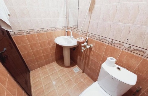 Gulshan-E-Jamal Hotel | Cosy Inn Guest House : Deluxe Family Room