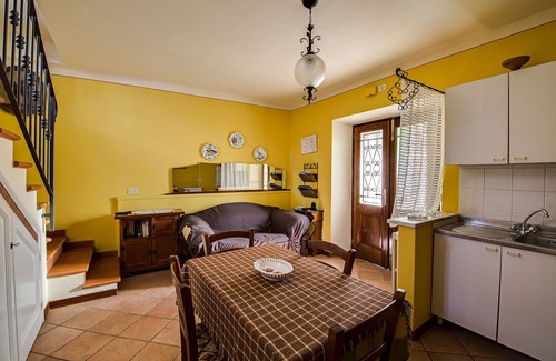 Castelnuovo di Garfagnana Apartamento | Bonito apartamento para 6 personas con WIFI, TV, vista panorámica y aparcamiento