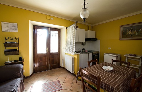 Castelnuovo di Garfagnana Apartamento | Bonito apartamento para 6 personas con WIFI, TV, vista panorámica y aparcamiento