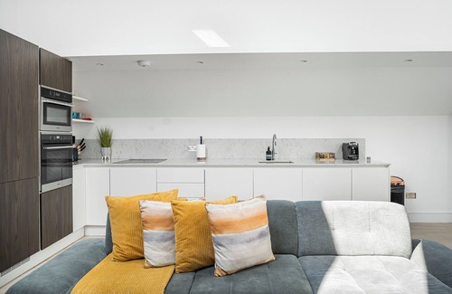Hanger Hill Apartamento | Cosy Large Penthouse Apartment, 5 Minutes to Ealing Broadway Station