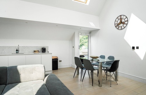 Hanger Hill Apartamento | Cosy Large Penthouse Apartment, 5 Minutes to Ealing Broadway Station