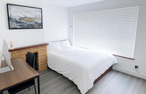North End Apartamento | Cosy London Base 1 Bedroom Sofa Bed Sleeps 4 and Free Parking
