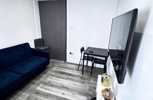 North End Apartamento | Cosy London Base 1 Bedroom Sofa Bed Sleeps 4 and Free Parking