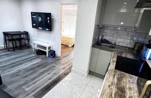 North End Apartamento | Cosy London Base 1 Bedroom Sofa Bed Sleeps 4 and Free Parking