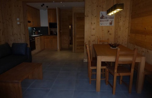 Mont-de-Lans Chalet De Esquí | Cosy luxury chalet apartment, direct access to slopes, panoramic view