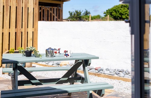 Penryn Casa | Cosy modern barn conversion for couples in nature. For Falmouth & beaches