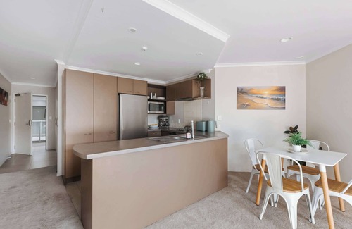 Mount Maunganui Apartamento | Cosy Mount Base King Bed, Ensuite & Top Location