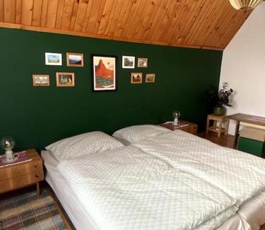 Velka Lomnica Apartamento | Cosy mountain home by the pond