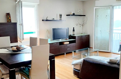 Hendaye Apartamento | Cosy mountain view apartment, 2 bedrooms, terrace and parking box