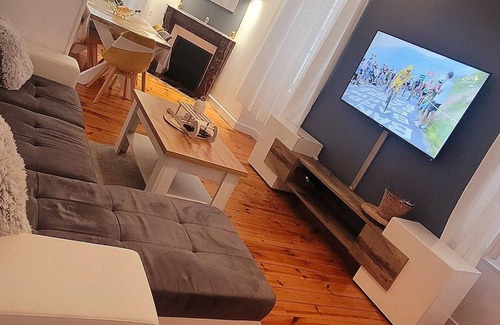Vic-sur-Cere Apartamento | Cosy new apartment