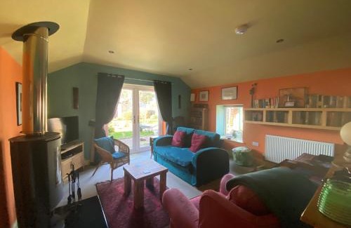 Thornhill Casa | Cosy one-bedroom Cottage - Parking Pets