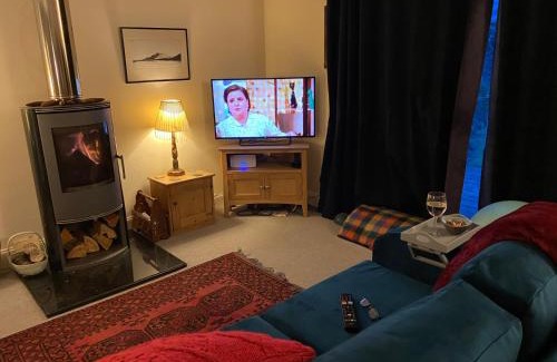 Thornhill Casa | Cosy one-bedroom Cottage - Parking Pets