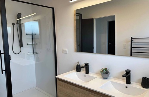 Petone Casa | Cosy, private, and central home with parking