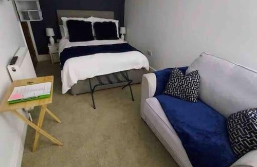 Hazel Grove Apartamento | Cosy Private Apartment MCR Airport, Free Parking