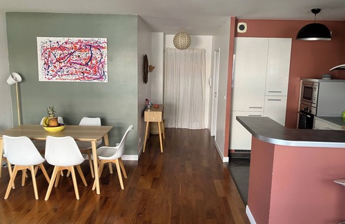 Chatou Apartamento | Cosy, quiet apartment with balcony and parking
