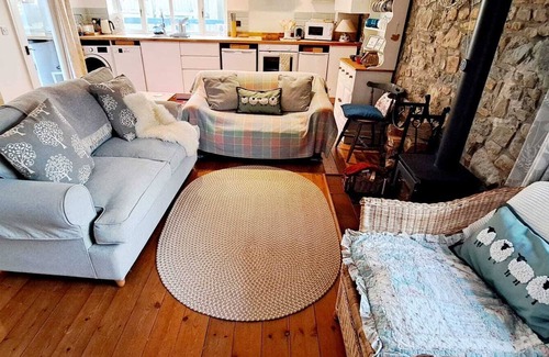 Kilgetty Cabaña | Cosy quiet cottage rural South Pembrokeshire