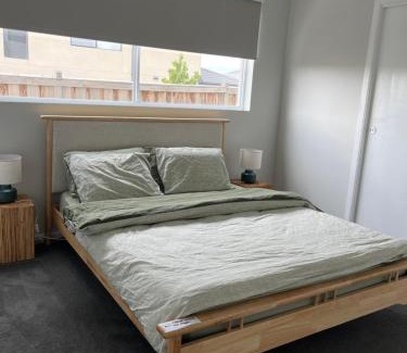 Wollert Cama Y Desayuno | Cosy room stay- 25 min to Melbourne Airport and next to Hume Freeway