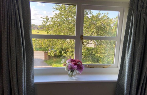 Bottlesford Casa | Stylish Getaway in the Heart of the Pewsey Vale