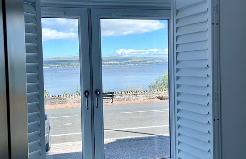 Innellan Apartamento | Cosy seaside retreat w/artist studio (dog-friendly)