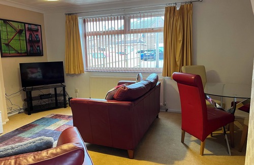 Tea Green Casa | Cosy Secure Clean House with Parking near Luton Airport