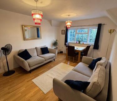 Watford Casa | Cosy Shared Flat - Self Check-In, Free Street Parking