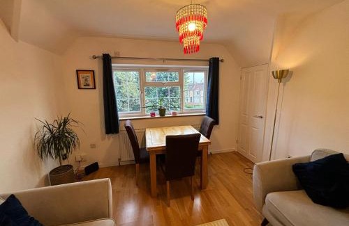 Watford Casa | Cosy Shared Flat - Self Check-In, Free Street Parking