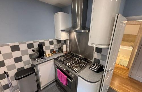Watford Casa | Cosy Shared Flat - Self Check-In, Free Street Parking