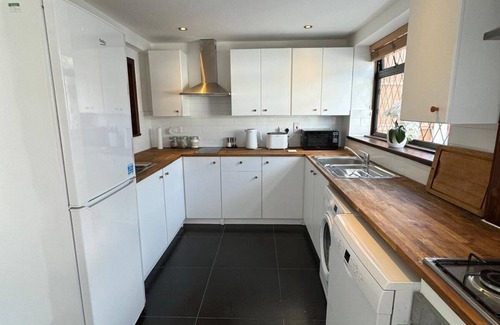Plaistow South Casa | Cosy Single Room 1+Patio view,Mins to Underground, Close to Heart of London